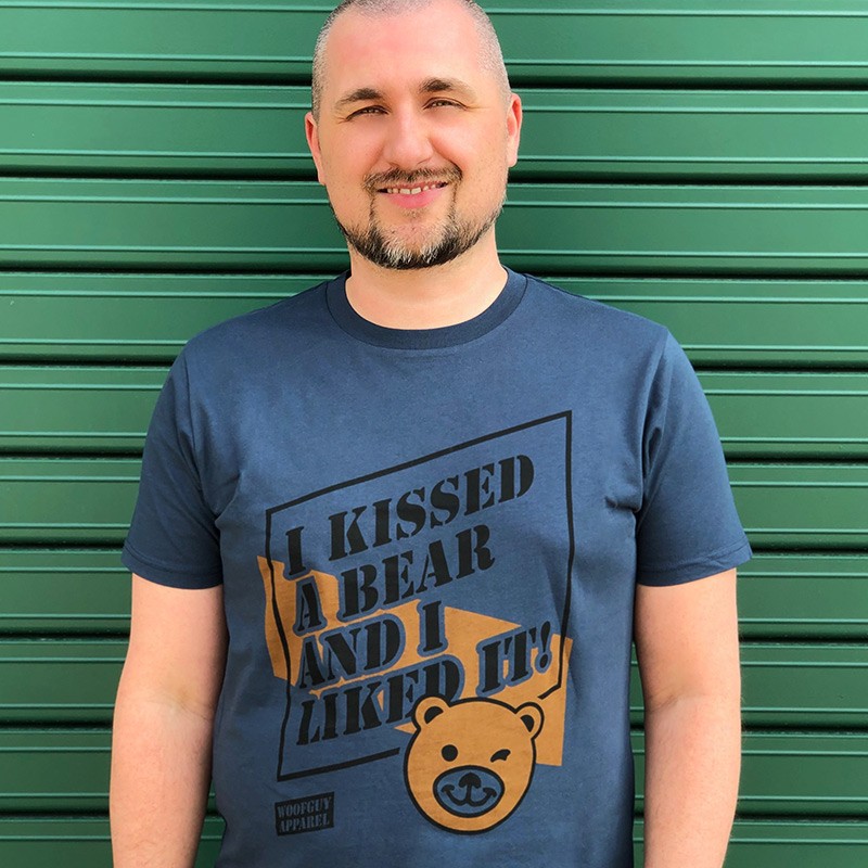 I Kissed a Bear - T-Shirt